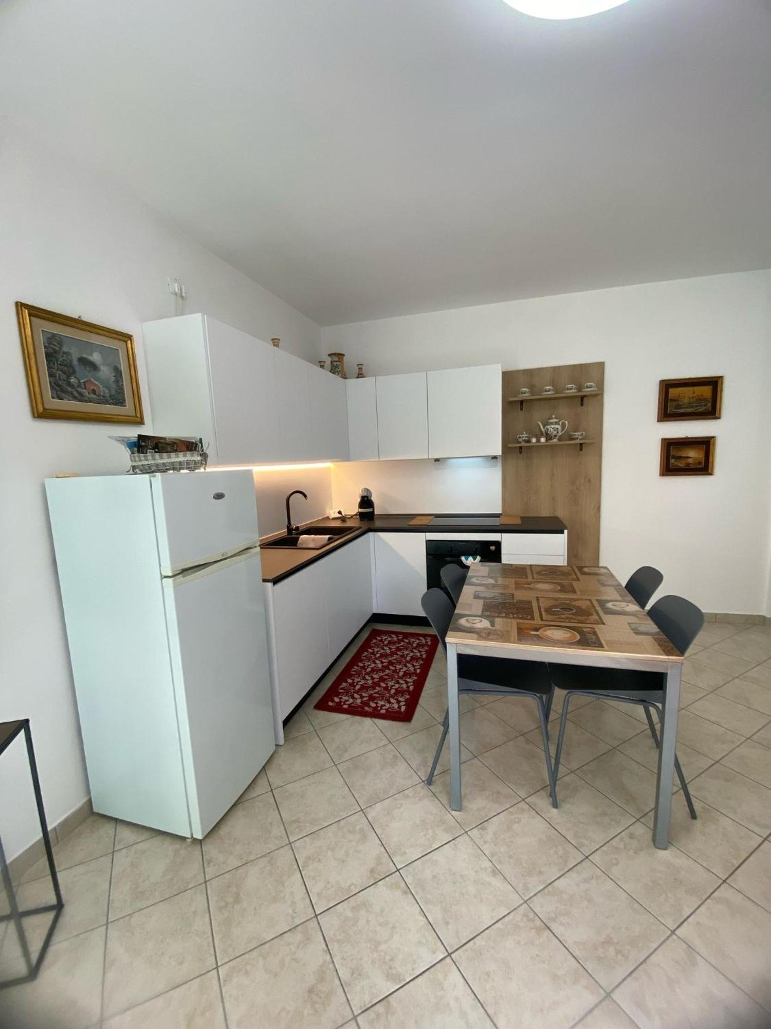 Alma Apartment Σιρμιόνε Δωμάτιο φωτογραφία