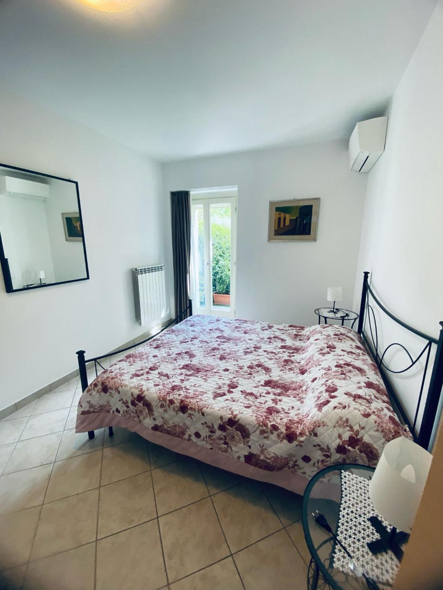 Alma Apartment Σιρμιόνε Δωμάτιο φωτογραφία